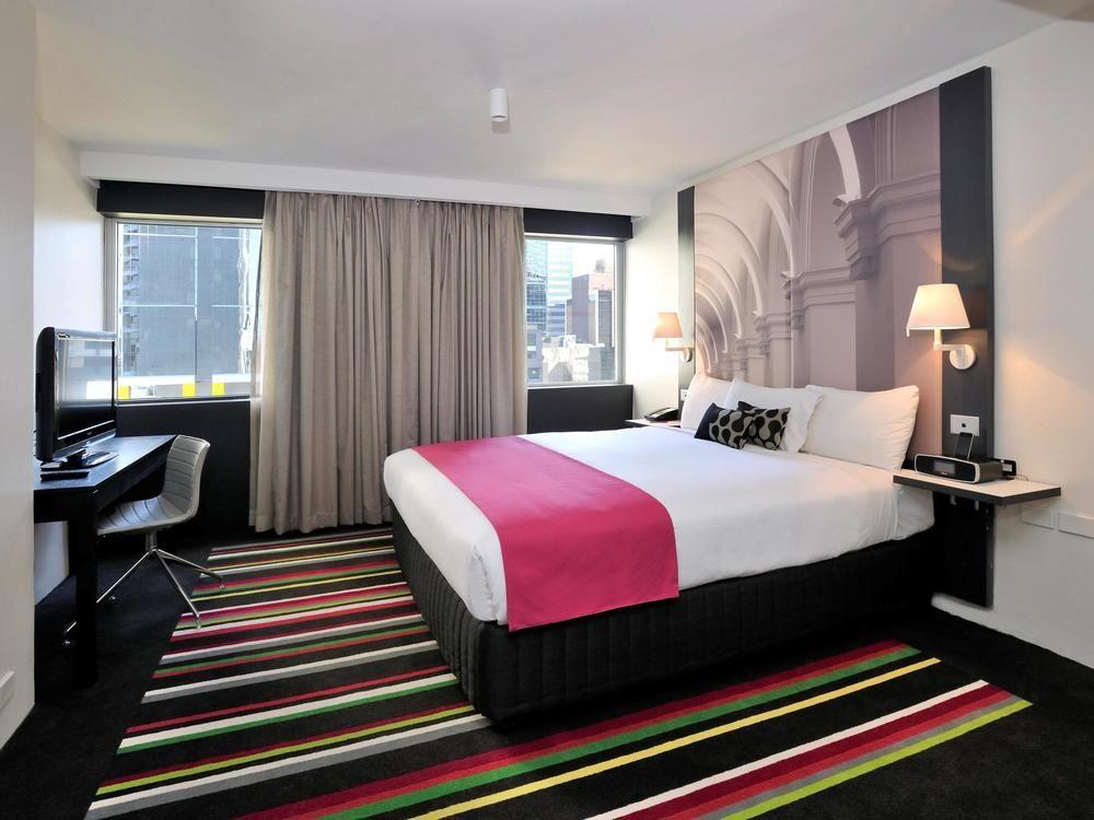 Mercure Melbourne Treasury Gardens Exterior photo