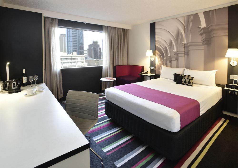Mercure Melbourne Treasury Gardens Exterior photo