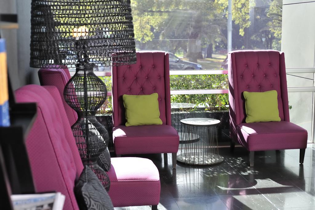 Mercure Melbourne Treasury Gardens Exterior photo