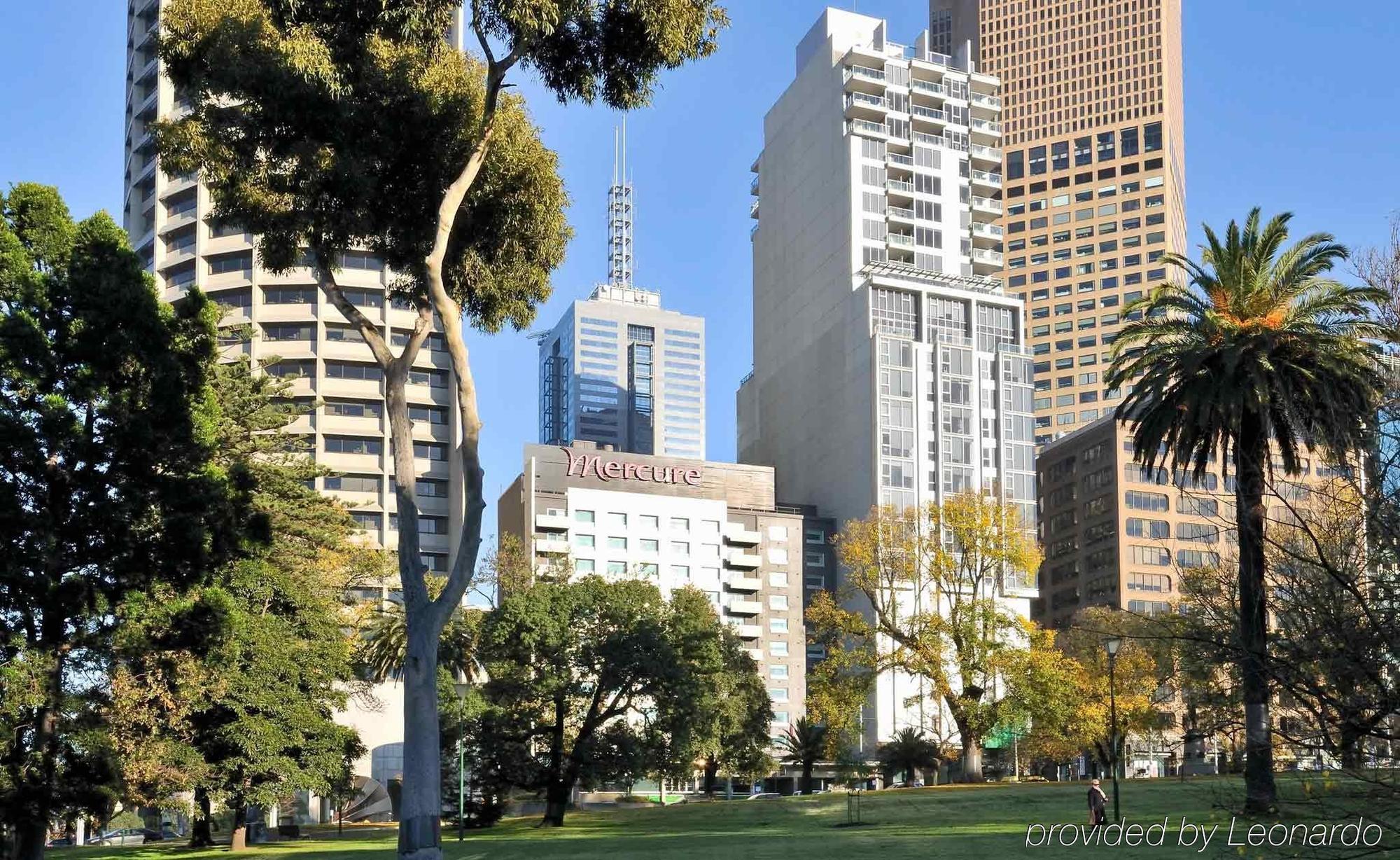 Mercure Melbourne Treasury Gardens Exterior photo