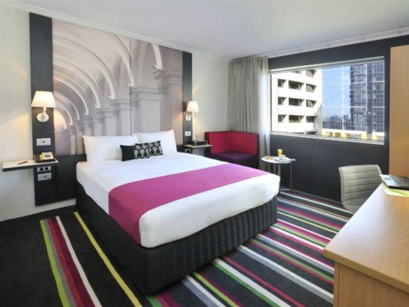 Mercure Melbourne Treasury Gardens Exterior photo