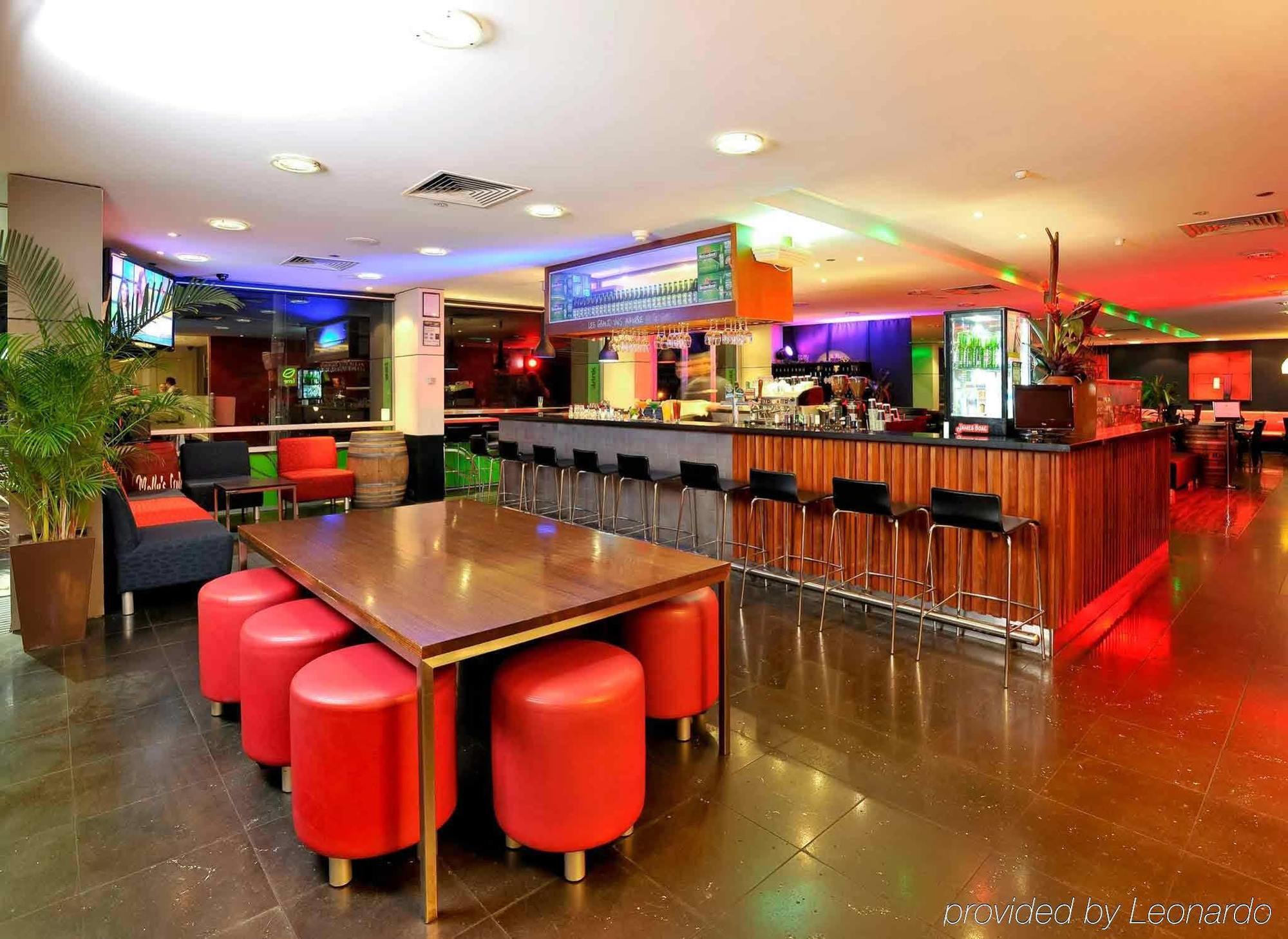 Mercure Melbourne Treasury Gardens Interior photo