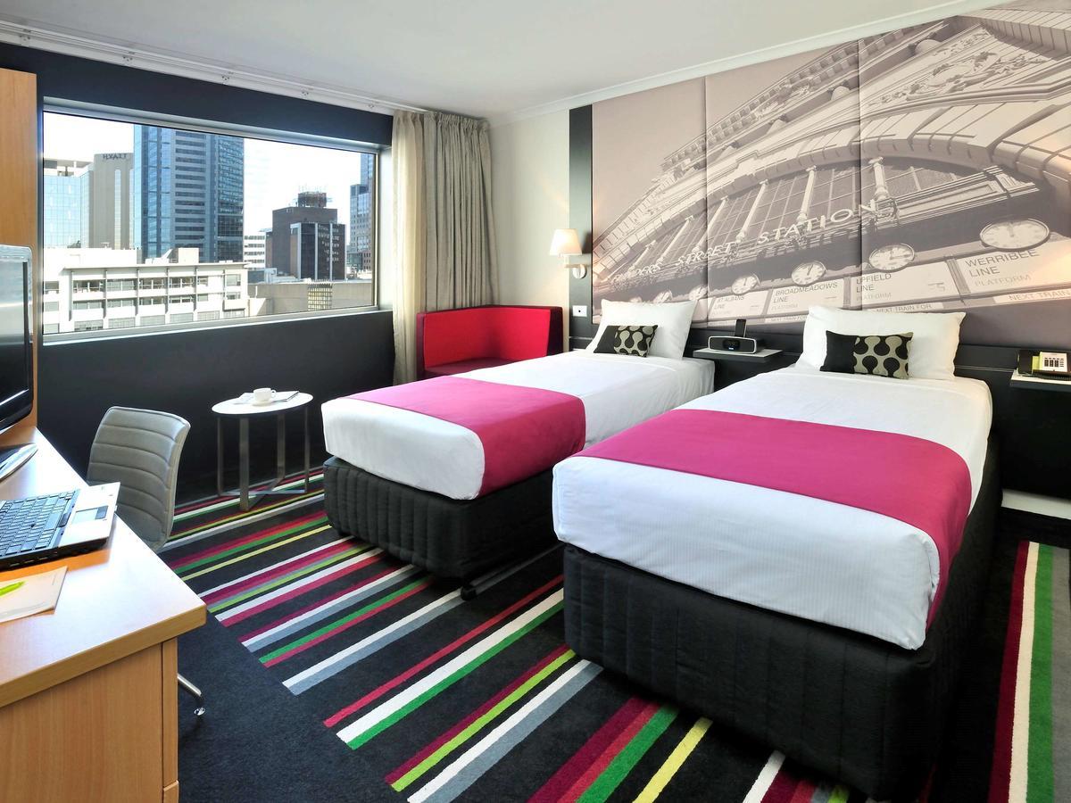 Mercure Melbourne Treasury Gardens Exterior photo
