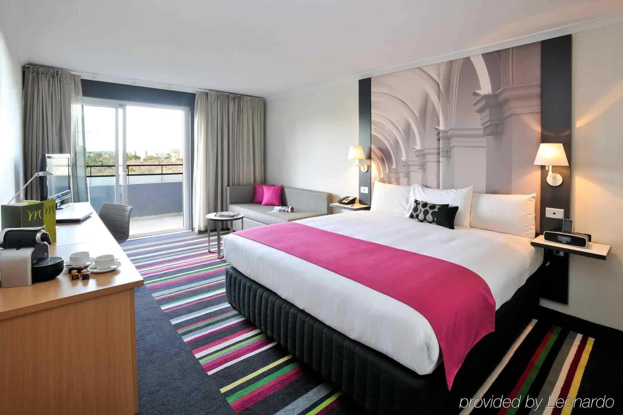 Mercure Melbourne Treasury Gardens Exterior photo