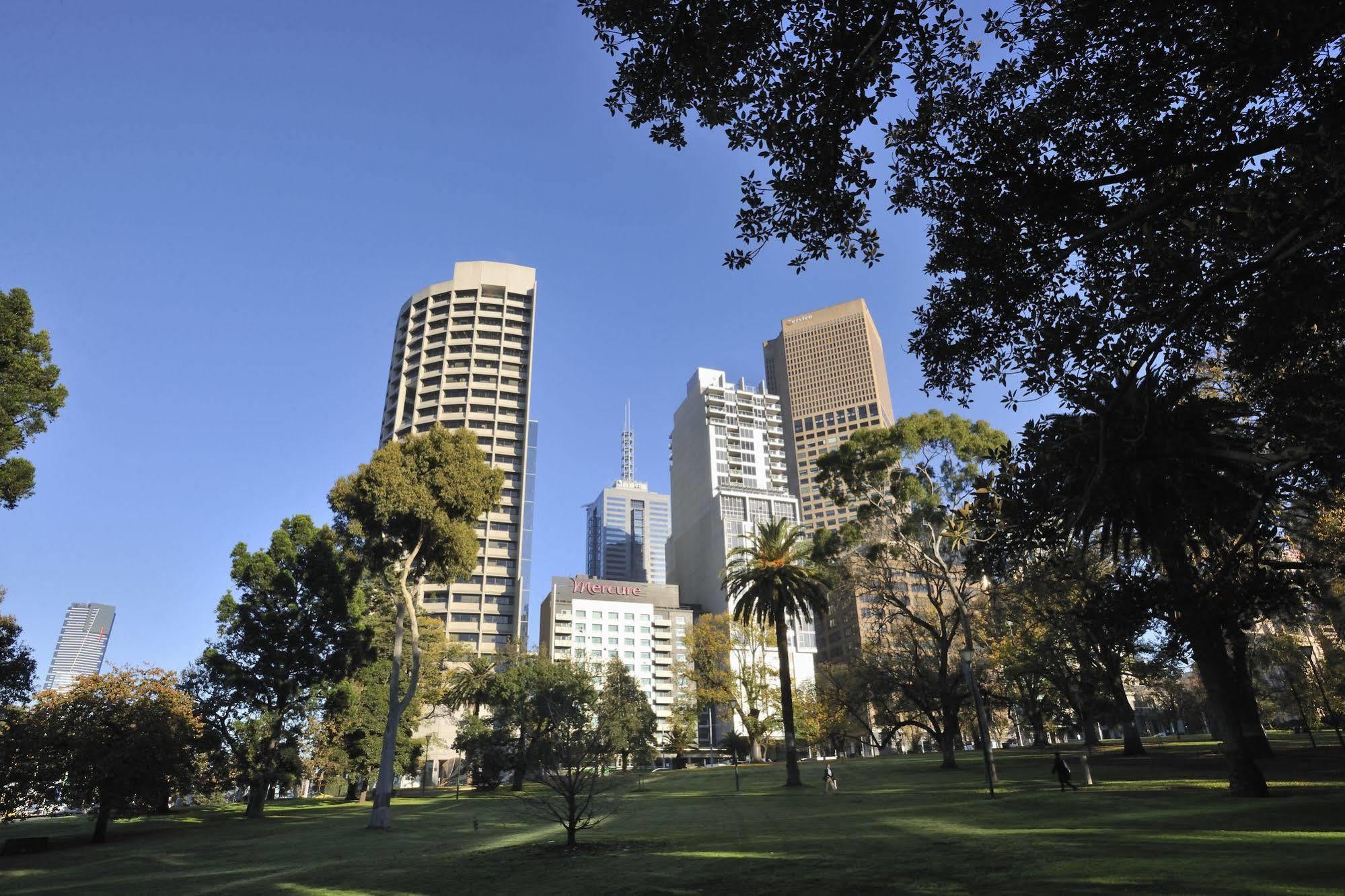 Mercure Melbourne Treasury Gardens Exterior photo