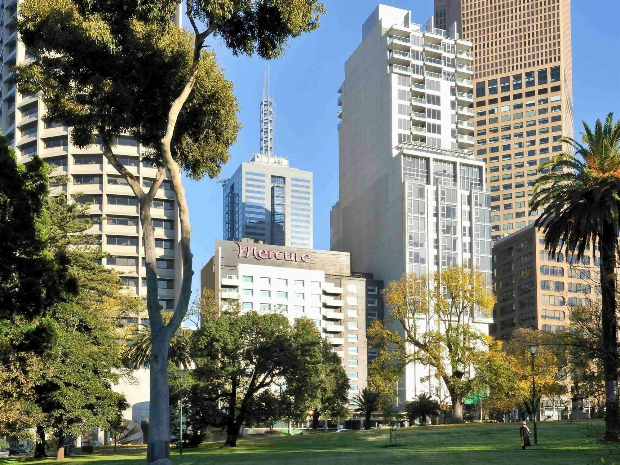Mercure Melbourne Treasury Gardens Exterior photo